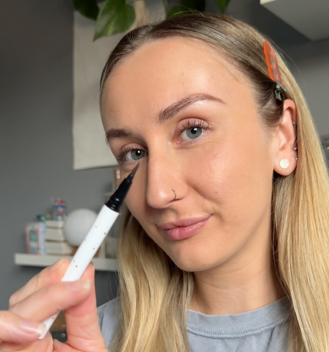 How to Use Our Freckle Pen for a Natural, Sun-Kissed Effect